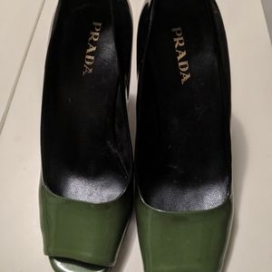 Women's green and black square toe chunky heels